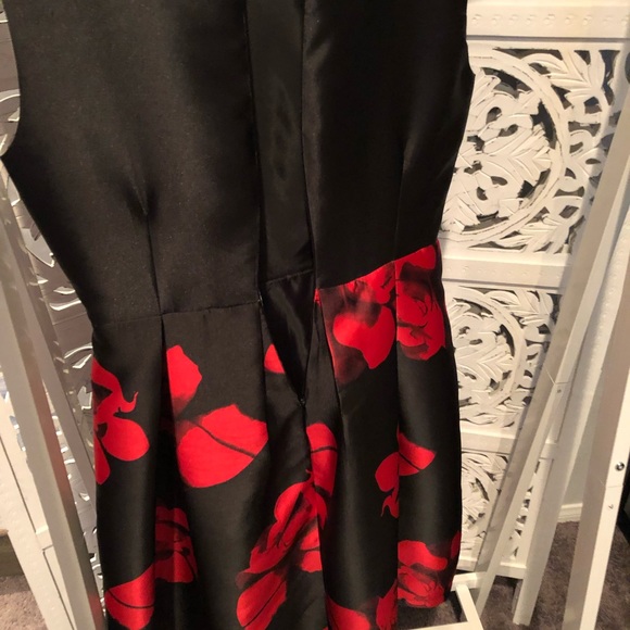 Beautiful black and red dress - Picture 3 of 5